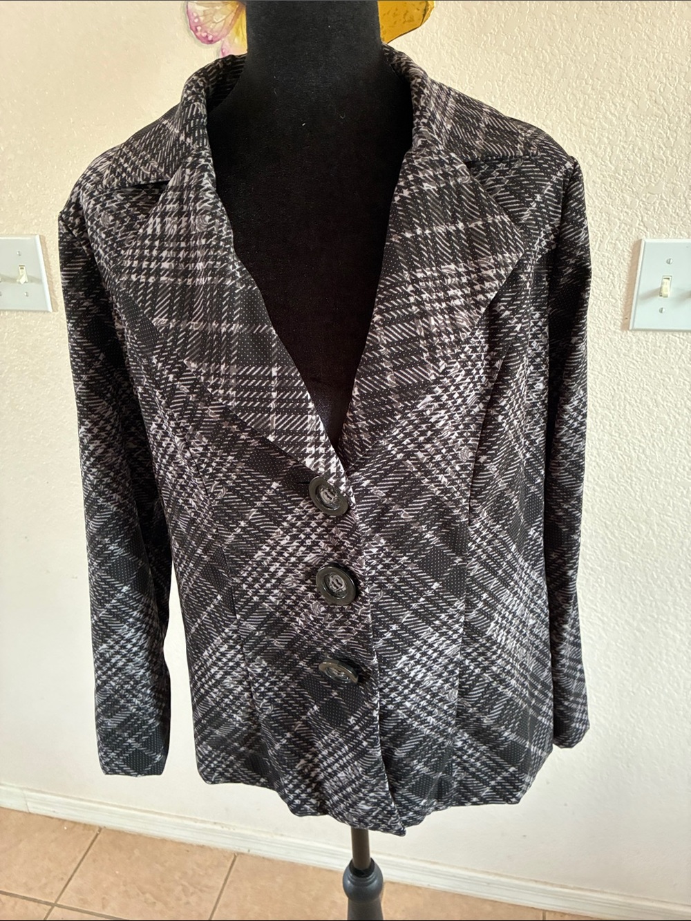Brandon Thomas Black & Gray Plaid Button Blazer